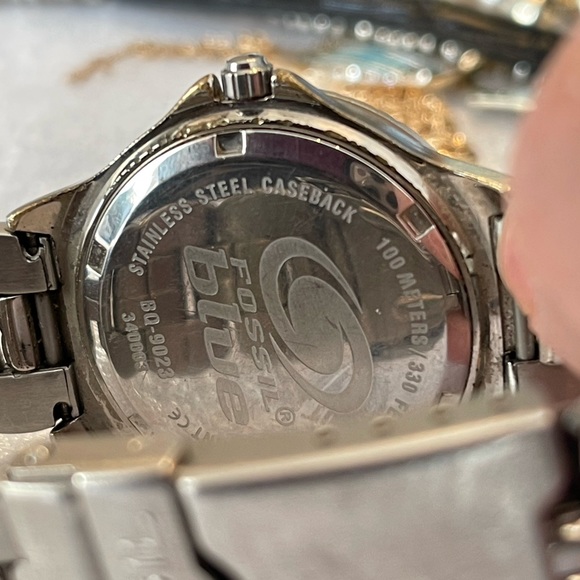 FOSSIL BLUE WOMENS WATCH - Picture 2 of 6